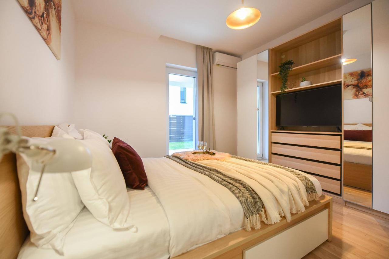 Vacation Feel - 2Br Apartment With Terrace & Private Parking In Baneasa 부쿠레슈티 외부 사진