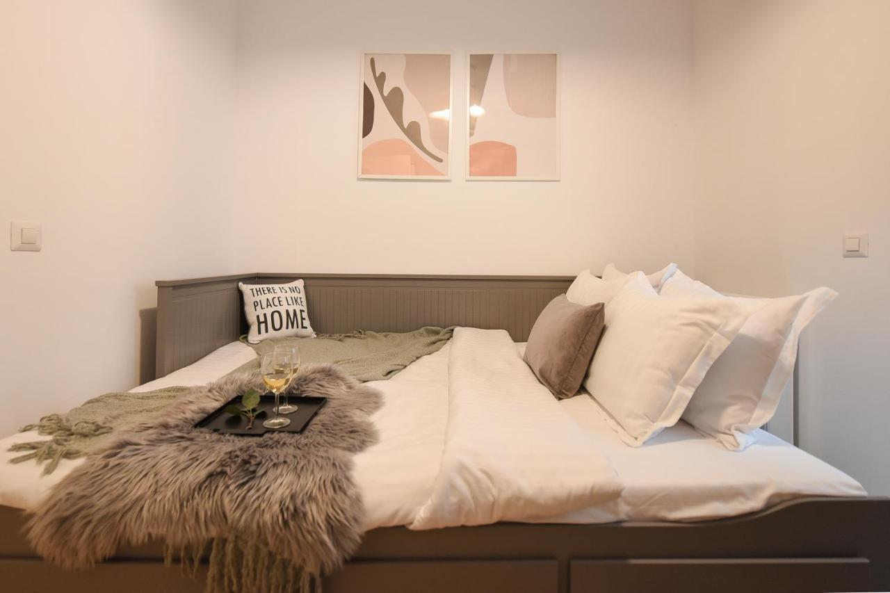 Vacation Feel - 2Br Apartment With Terrace & Private Parking In Baneasa 부쿠레슈티 외부 사진